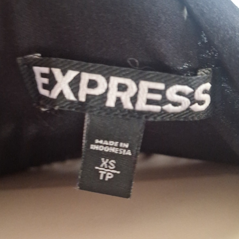 3/$20 Express Women's Black Button-Up Top 100% Viscose, Size XS - Picture 7 of 10